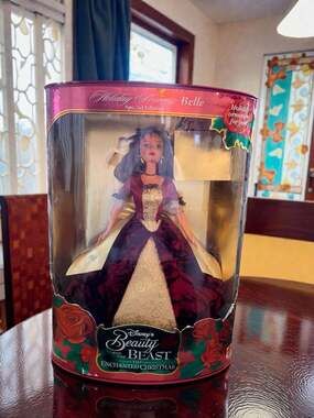 DISNEY HOLIDAY PRINCESS BELLE THE ENCHANTED CHRISTMAS BARBIE DOLL 1997